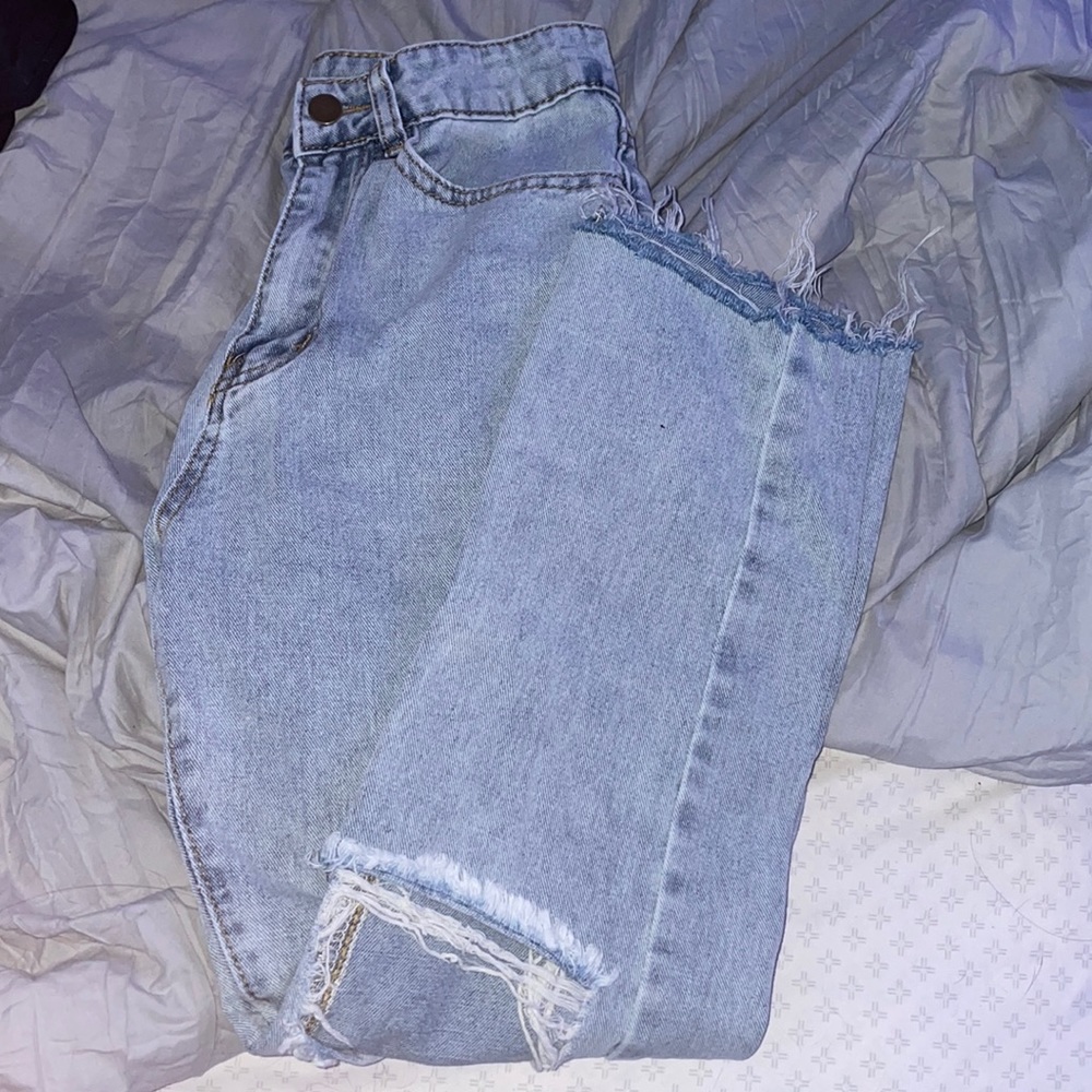 High Waist Ripped Detail Jeans